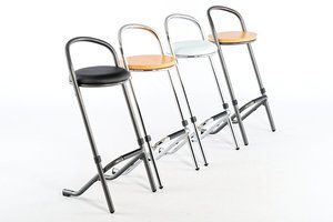 Der Bali-Barhocker ist in unterschiedlichen Gestaltungsvarianten zu bekommen